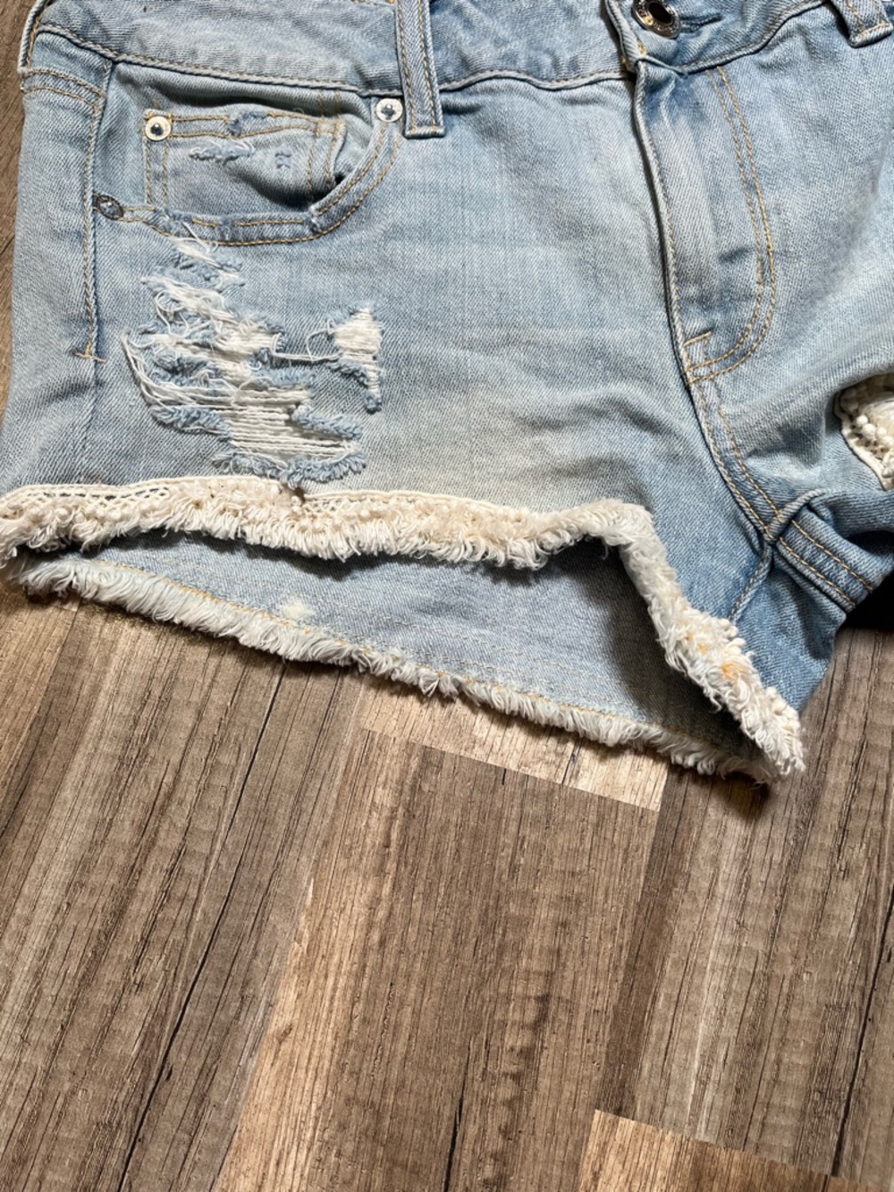 American Eagle Shortie Distressed Denim Shorts Lace Crochet Trim Size 10 - Picture 5 of 16